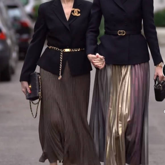 Vintage gold tone and black artificial leather women's belt. - Picture 7 of 7